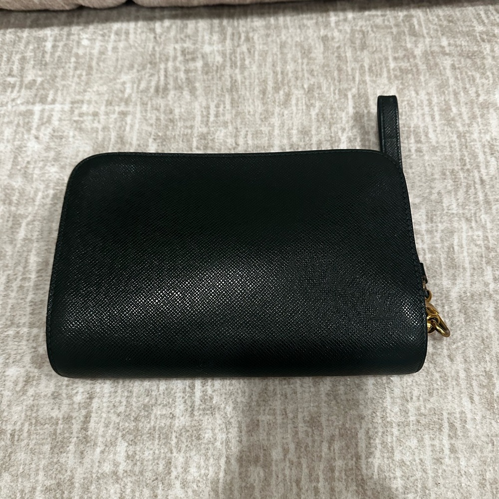 ✨💎VINTAGE 💎✨ LOUIS VUITTON Green Taiga leather Clutch/Wristlet!
